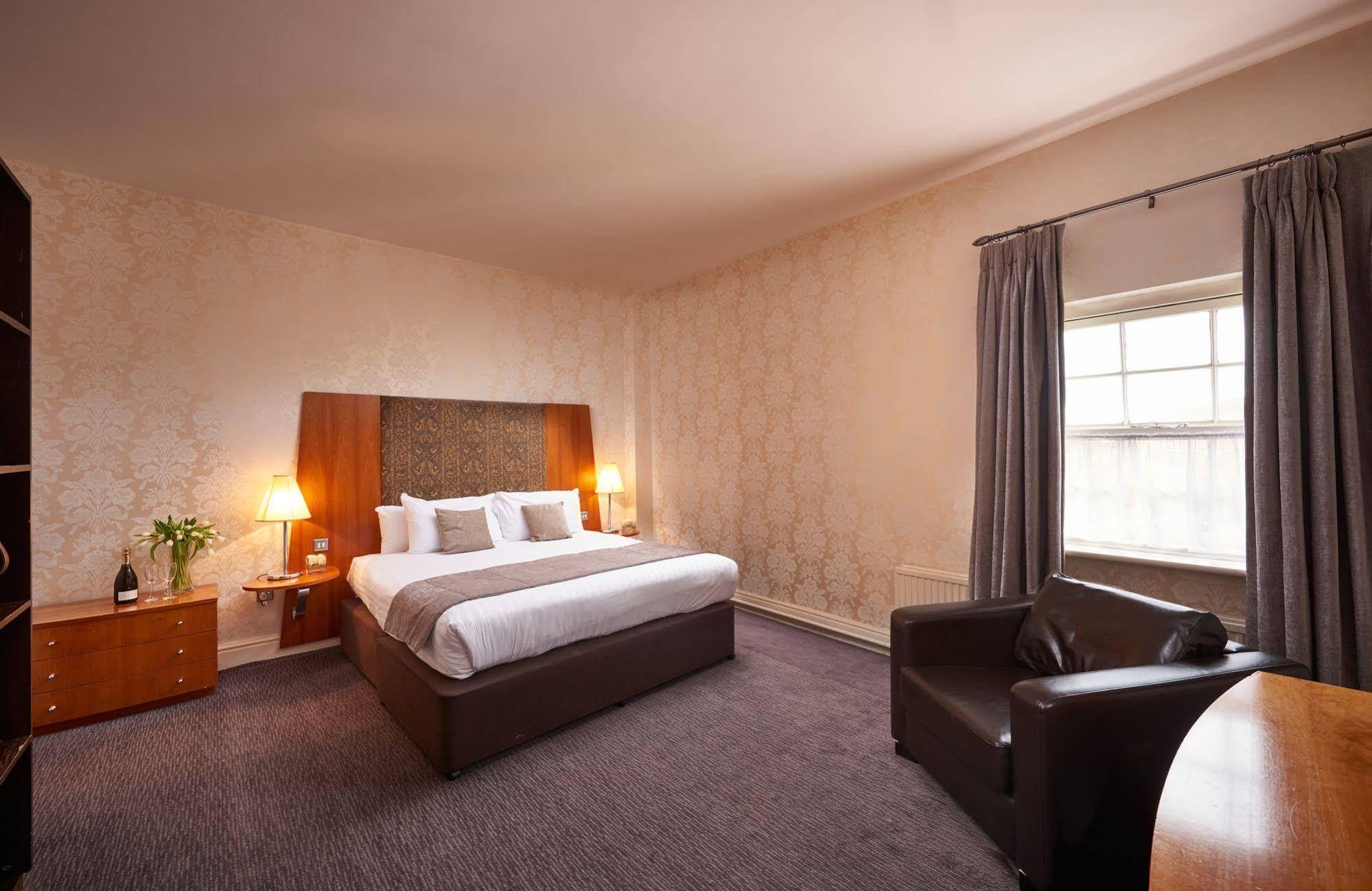 The Regency Hotel Solihull Bagian luar foto