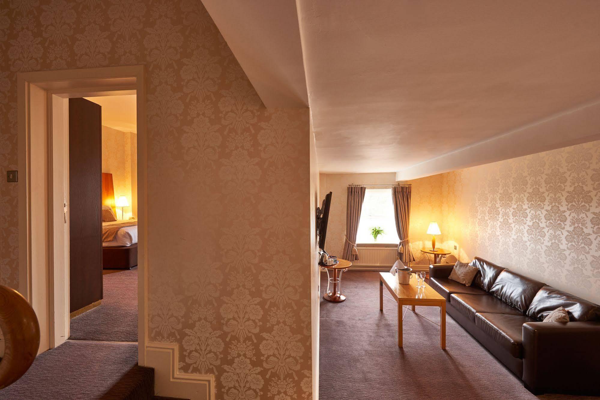 The Regency Hotel Solihull Bagian luar foto