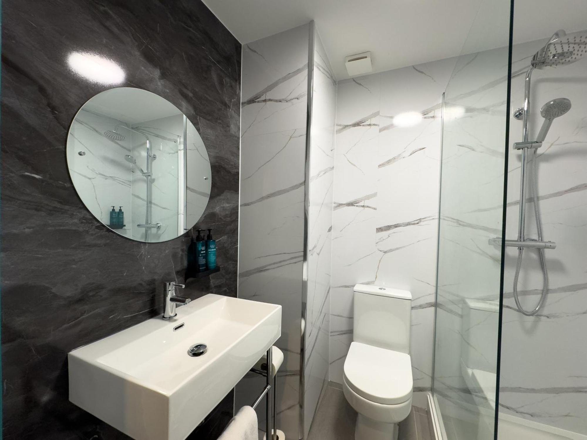 The Regency Hotel Solihull Bagian luar foto